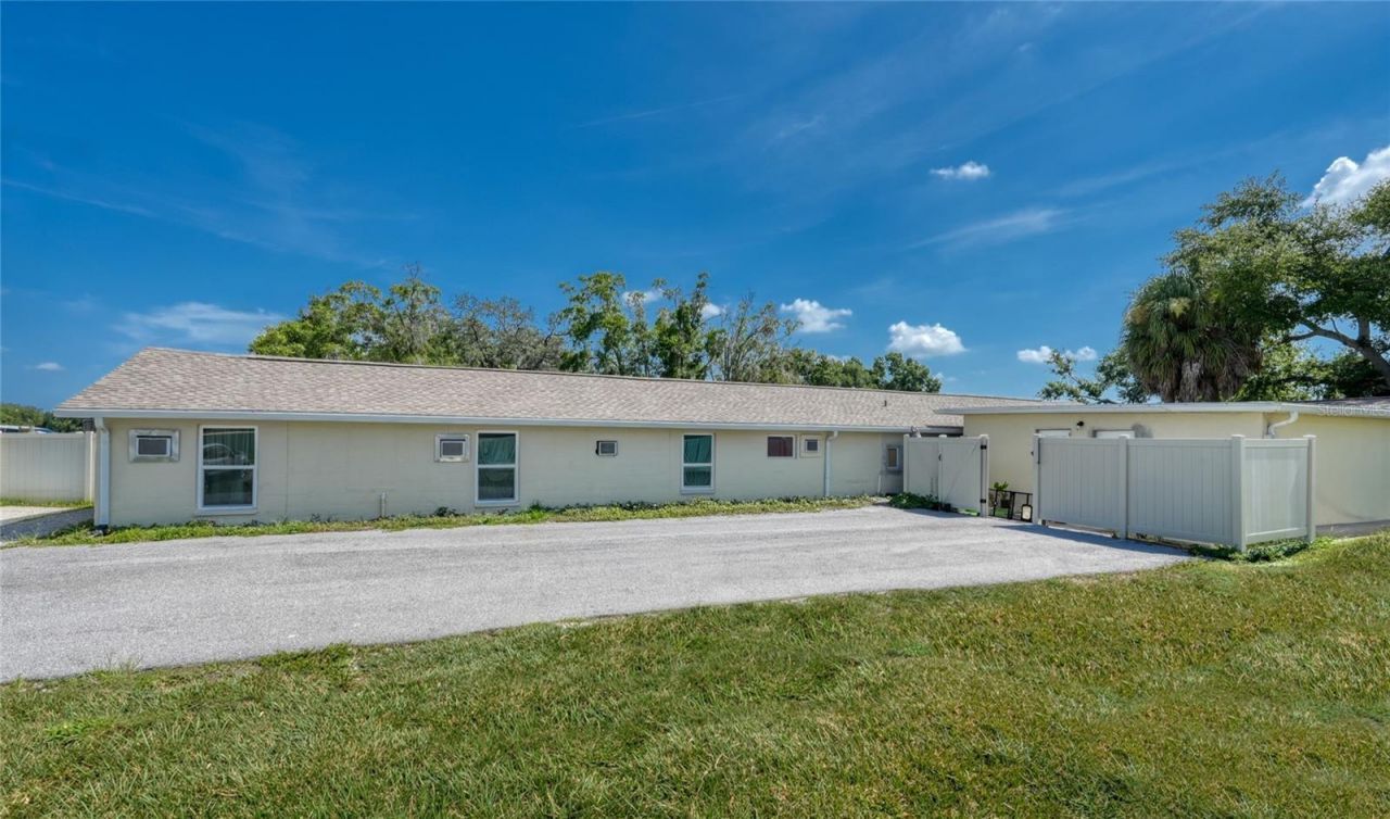 4615 N Hesperides Street, Tampa, FL 33614 Photo