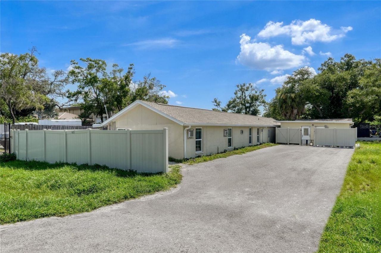 4615 N Hesperides Street, Tampa, FL 33614 Photo