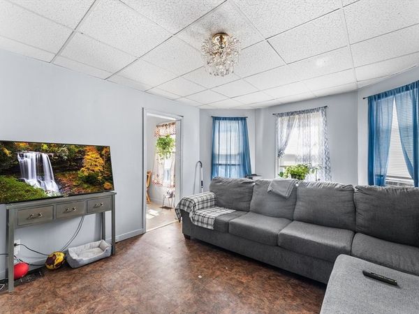 13-15 Cass St, Springfield, MA 01104