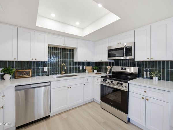 8011 N 49TH Avenue, Glendale, AZ 85302