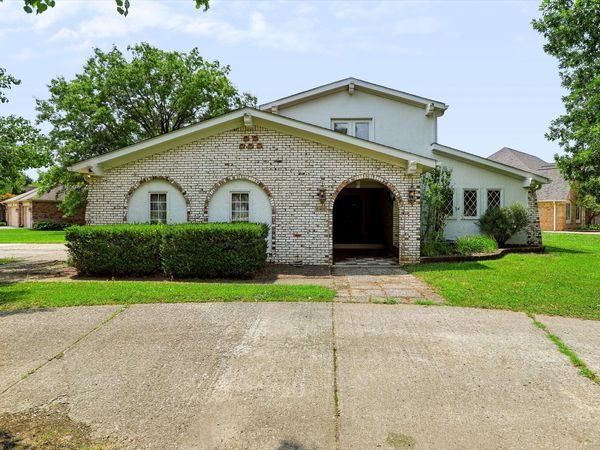 8402 Gallant Fox Drive, Indianapolis, IN 46217