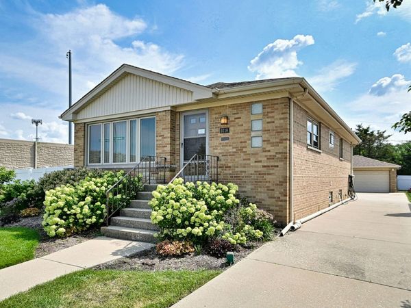 5719 N Orange Avenue , Chicago, IL 60631