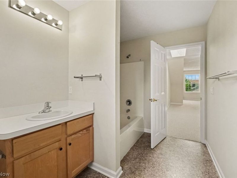 566 Hyannis Port Circle, Avon Lake, OH 44012 Photo 23