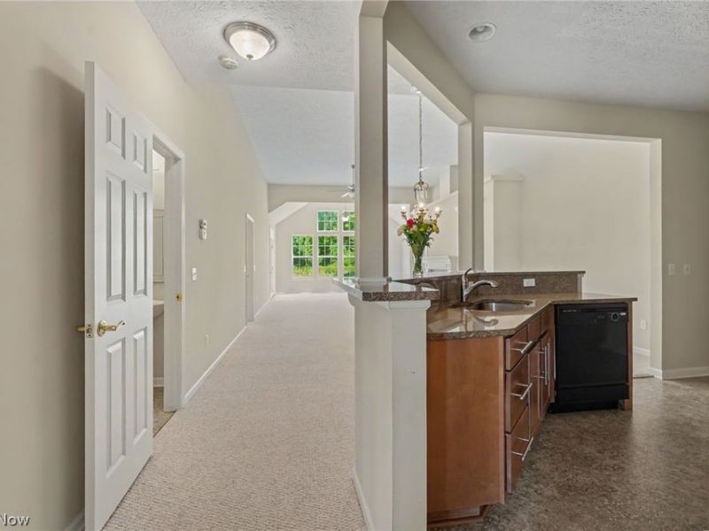 566 Hyannis Port Circle, Avon Lake, OH 44012 Photo 4