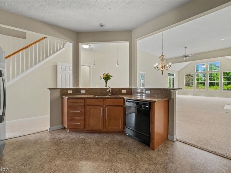 566 Hyannis Port Circle, Avon Lake, OH 44012 Photo 9