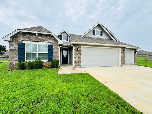 8713 N 63rd East Avenue , Owasso, OK 74055