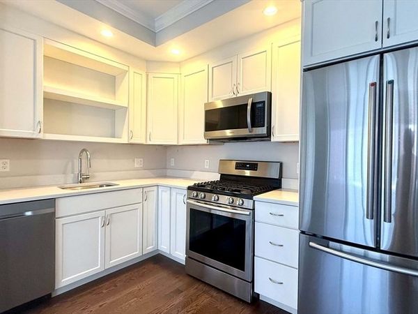 371 Main St, Unit 8, Woburn, MA 01801