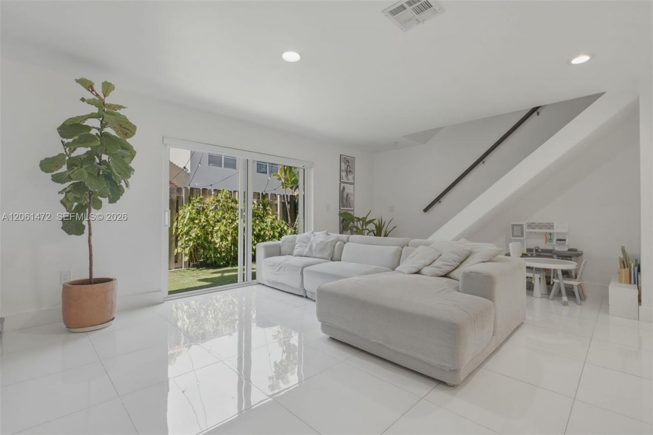 10805 NW 3rd Ct, Pembroke Pines, FL 33026 Photo