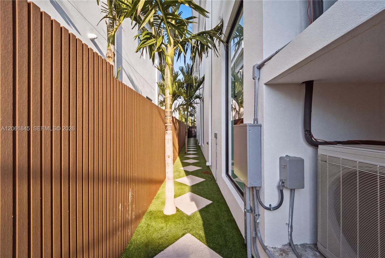 1320 NE 16th Ter, Fort Lauderdale, FL 33304 Photo