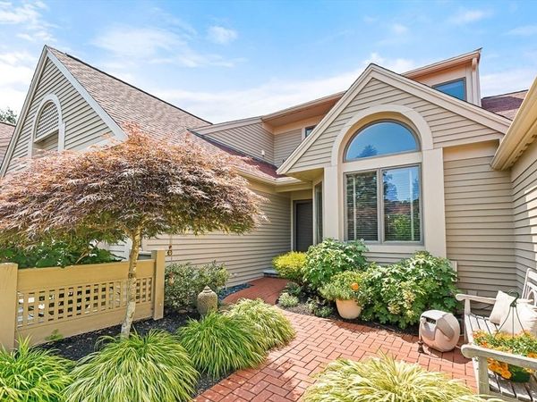 7 Wainwright Road, Unit 113, Winchester, MA 01890