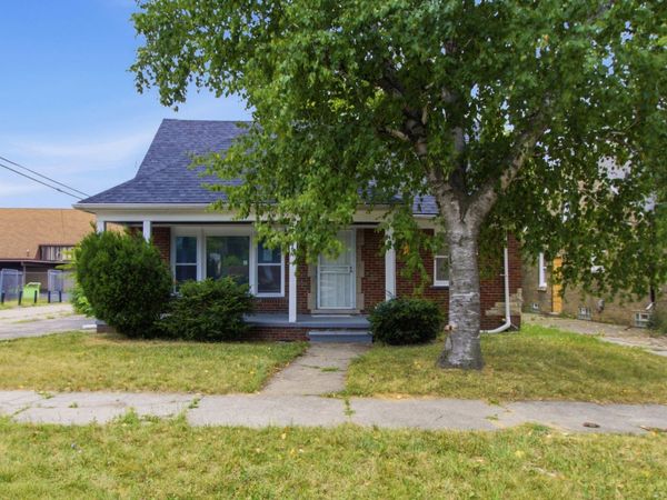 18990 Hamburg Street, Detroit, MI 48205
