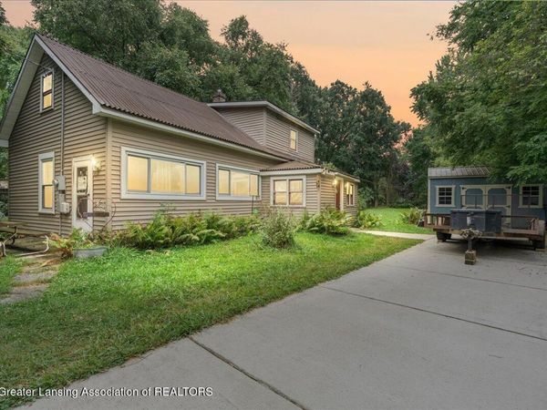 1605 Hillcrest Street, Lansing, MI 48910
