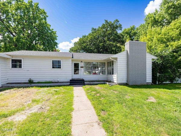 147 COLUMBIA Court , Grand Forks, ND 58203