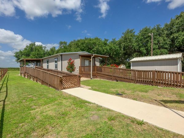 7092 FM 621, Martindale, TX 78655