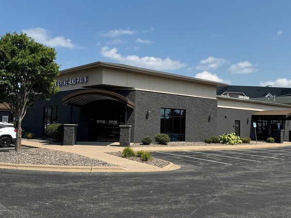 1600 N CASALOMA DRIVE, Appleton, WI 54913