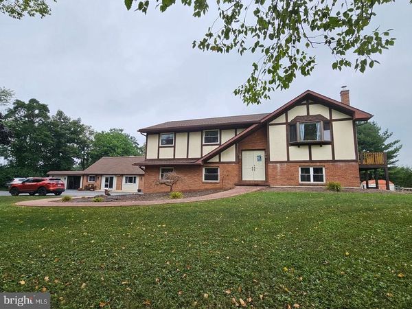 36 HUNTER LIGGETT DRIVE, SHOEMAKERSVILLE, PA 19555