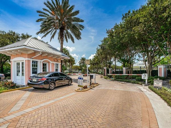 5215 COQUINA KEY DRIVE SE, Unit B, ST PETERSBURG, FL 33705