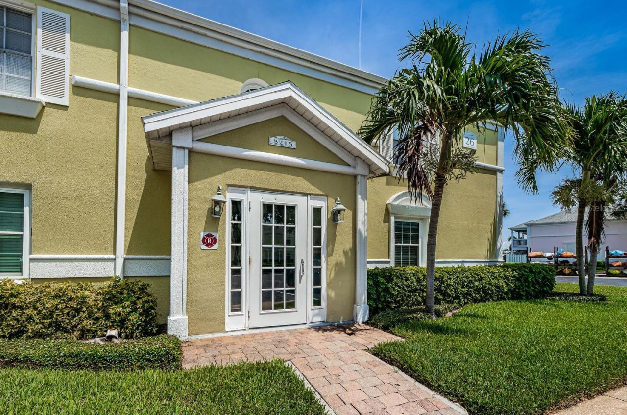 5215 Coquina Key Drive Se, Unit B, Saint Petersburg, FL 33705 Photo