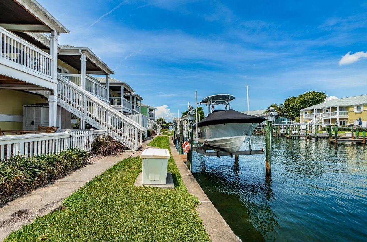 5215 Coquina Key Drive Se, Unit B, Saint Petersburg, FL 33705 Photo