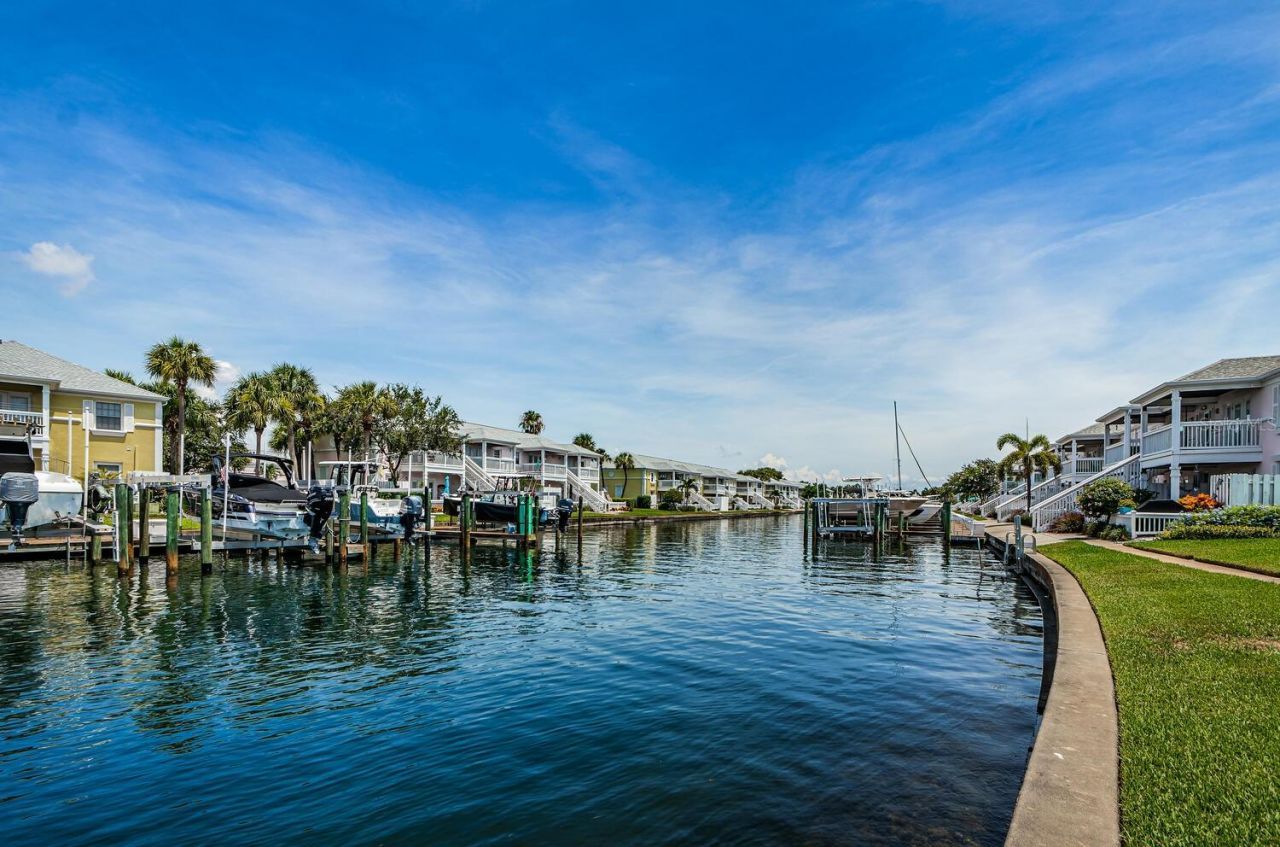5215 Coquina Key Drive Se, Unit B, Saint Petersburg, FL 33705 Photo