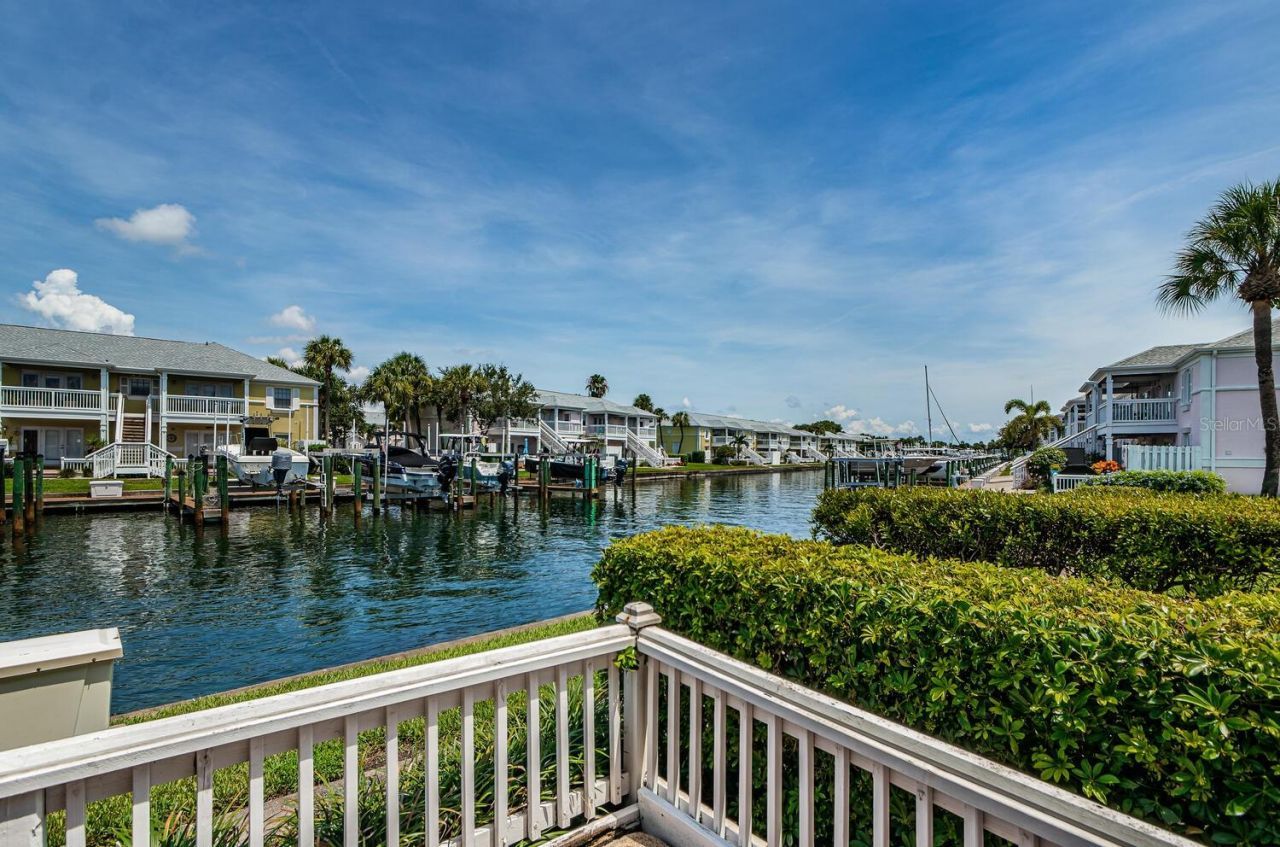 5215 Coquina Key Drive Se, Unit B, Saint Petersburg, FL 33705 Photo