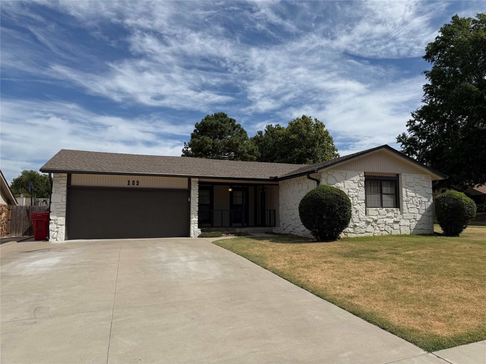 109 E 21st Street, Owasso, OK 74055 Main Photo