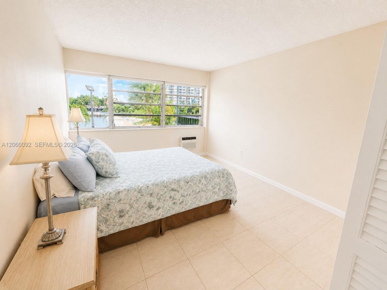 220 Kings Point Dr, Unit 211, Sunny Isles Beach, FL 33160 Photo