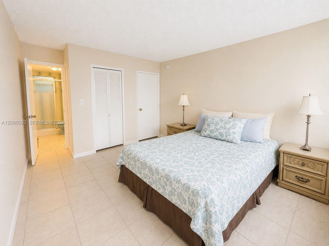 220 Kings Point Dr, Unit 211, Sunny Isles Beach, FL 33160 Photo