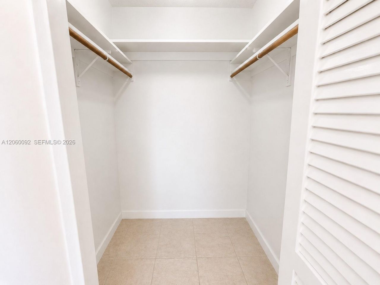 220 Kings Point Dr, Unit 211, Sunny Isles Beach, FL 33160 Photo