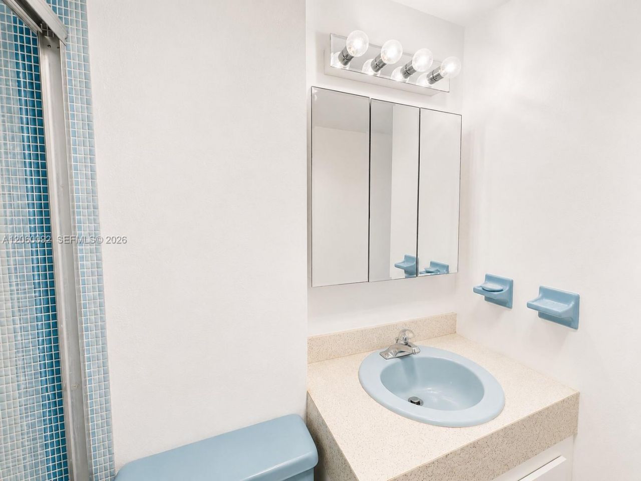 220 Kings Point Dr, Unit 211, Sunny Isles Beach, FL 33160 Photo