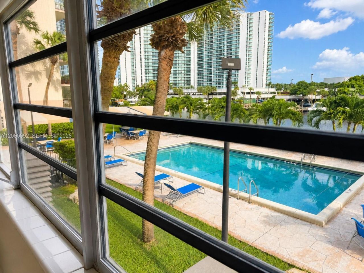 220 Kings Point Dr, Unit 211, Sunny Isles Beach, FL 33160 Photo