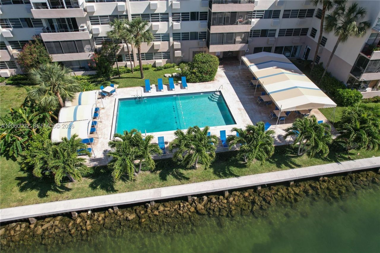220 Kings Point Dr, Unit 211, Sunny Isles Beach, FL 33160 Photo