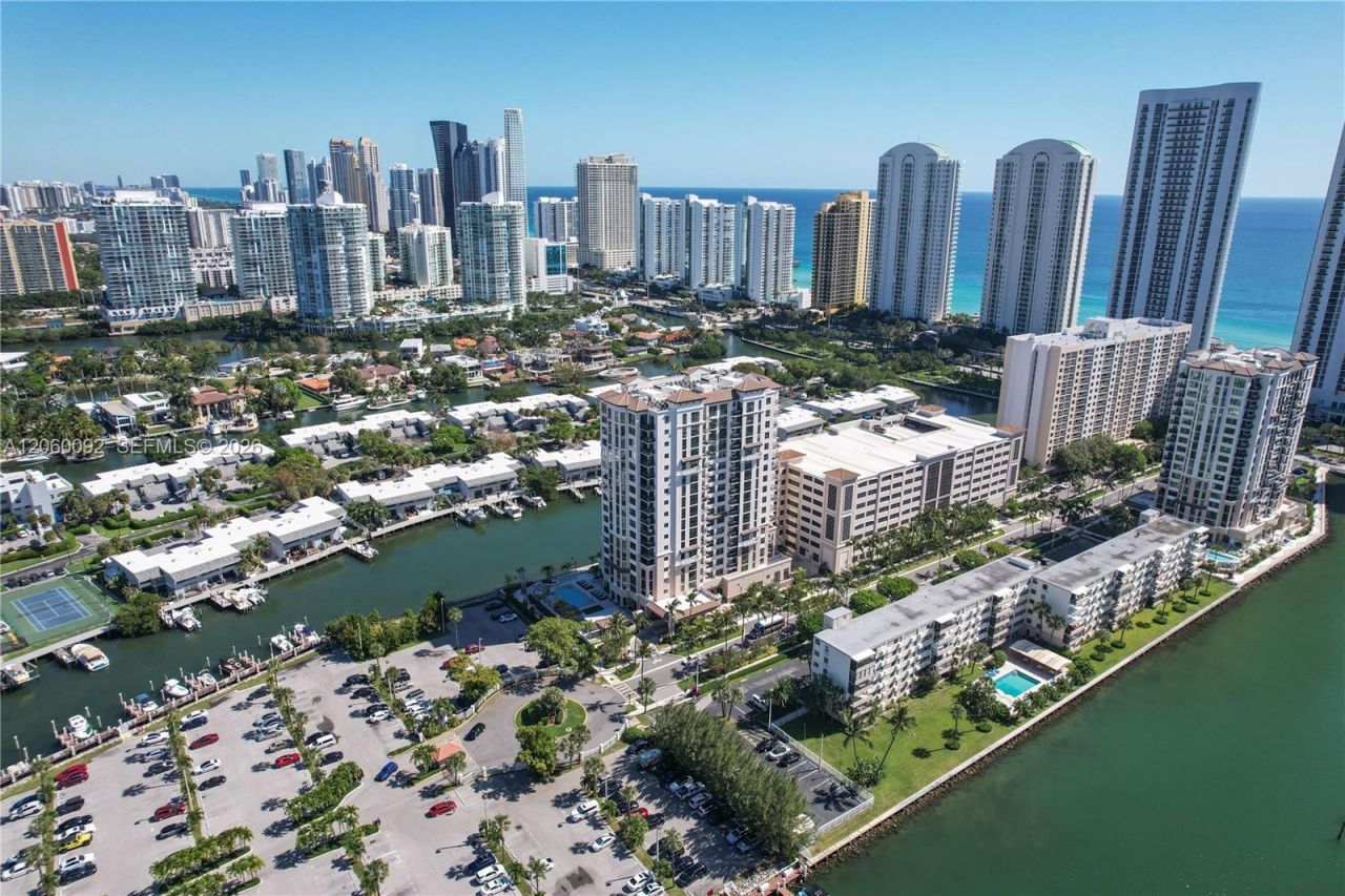 220 Kings Point Dr, Unit 211, Sunny Isles Beach, FL 33160 Photo