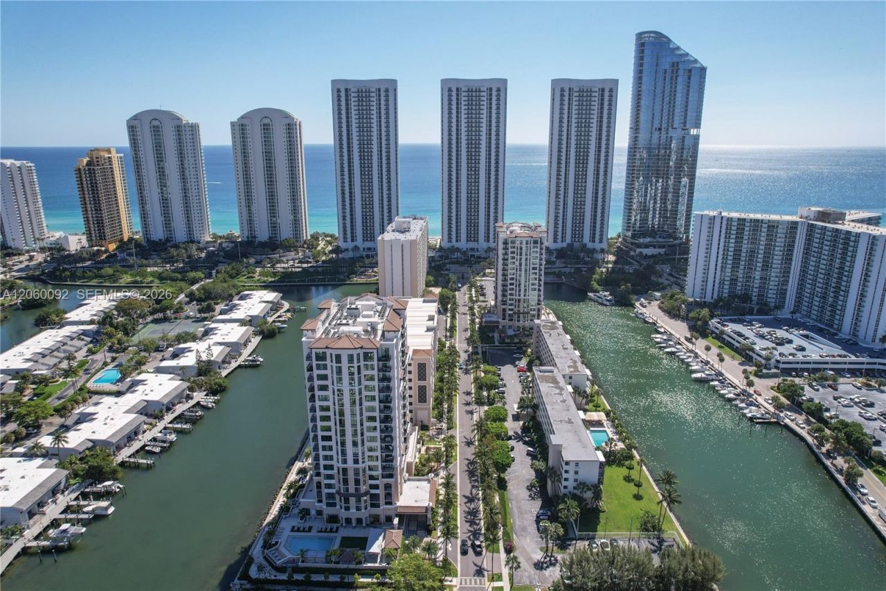 220 Kings Point Dr, Unit 211, Sunny Isles Beach, FL 33160 Photo