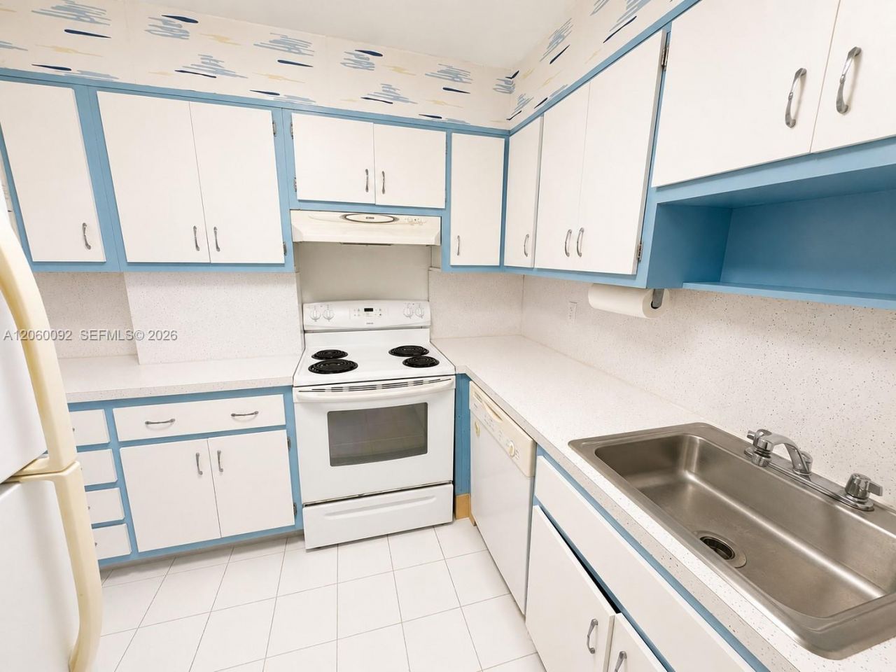 220 Kings Point Dr, Unit 211, Sunny Isles Beach, FL 33160 Photo