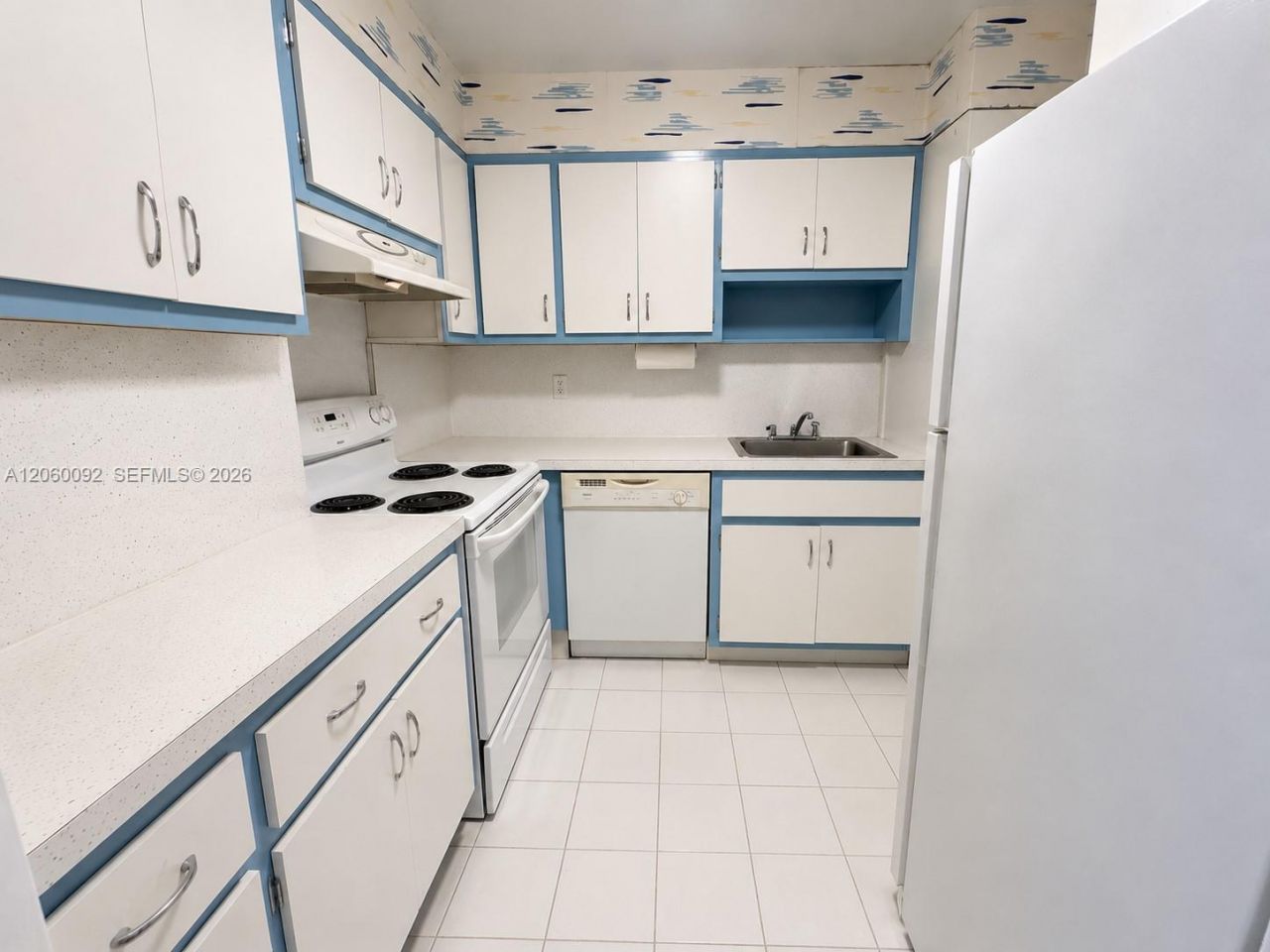 220 Kings Point Dr, Unit 211, Sunny Isles Beach, FL 33160 Photo