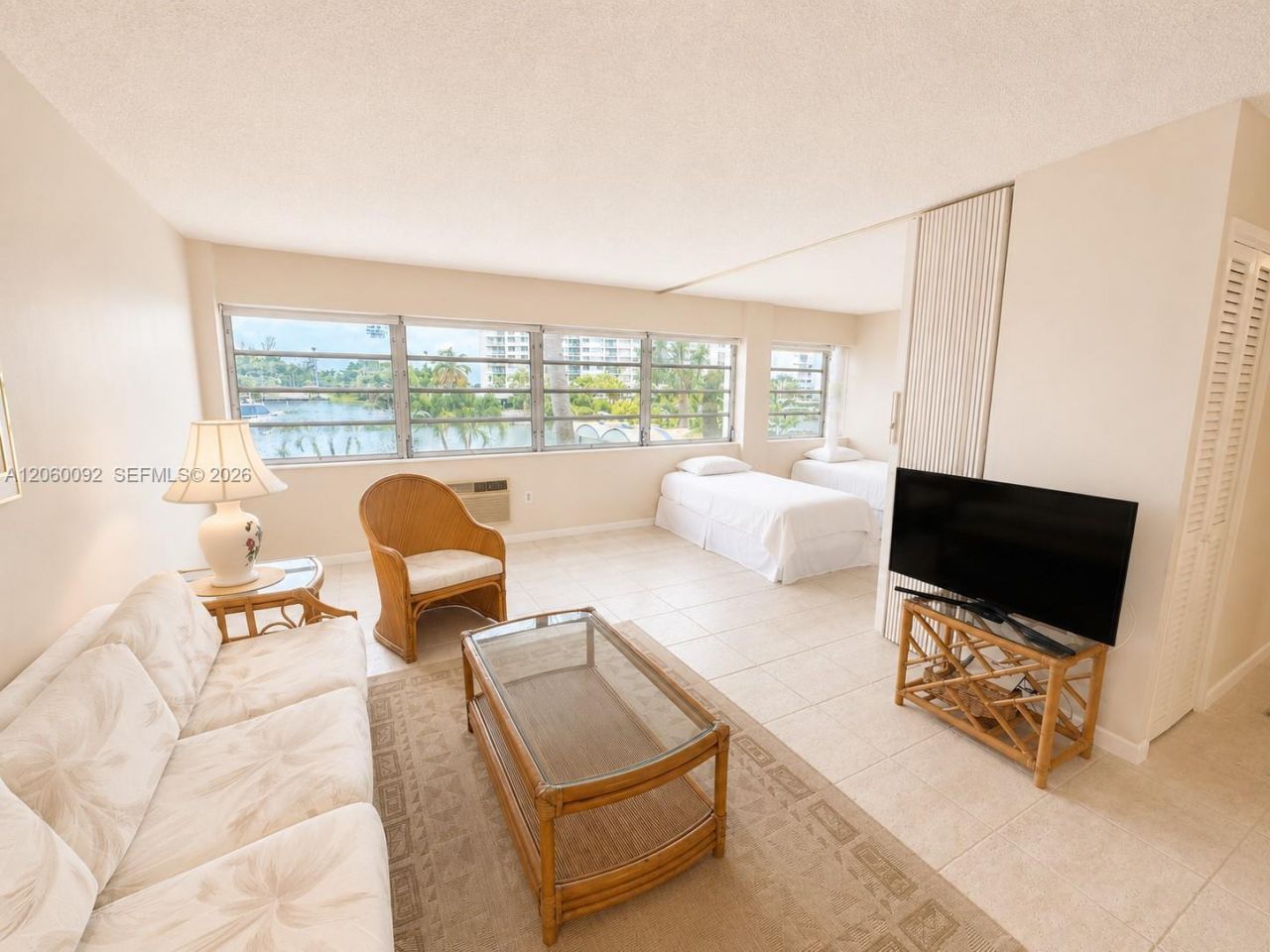220 Kings Point Dr, Unit 211, Sunny Isles Beach, FL 33160 Photo