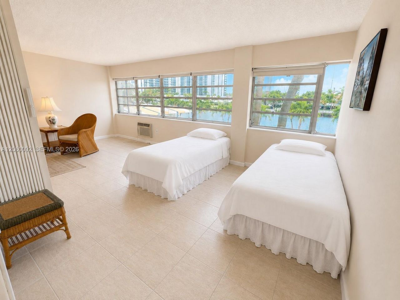 220 Kings Point Dr, Unit 211, Sunny Isles Beach, FL 33160 Photo