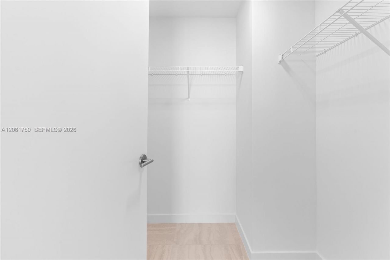 77 SE 5th Street , Unit 2205, Miami, FL 33131 Photo
