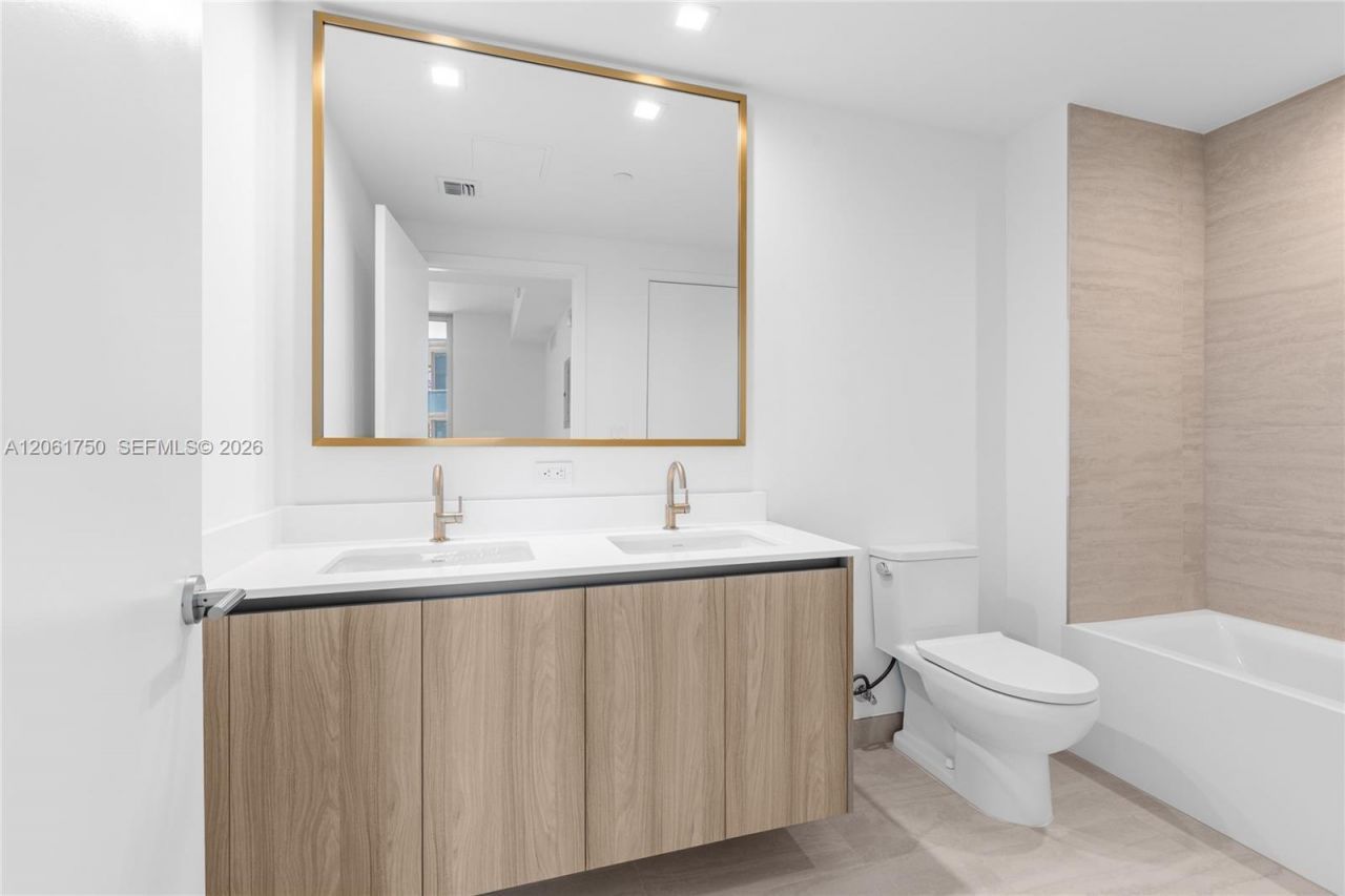 77 SE 5th Street , Unit 2205, Miami, FL 33131 Photo