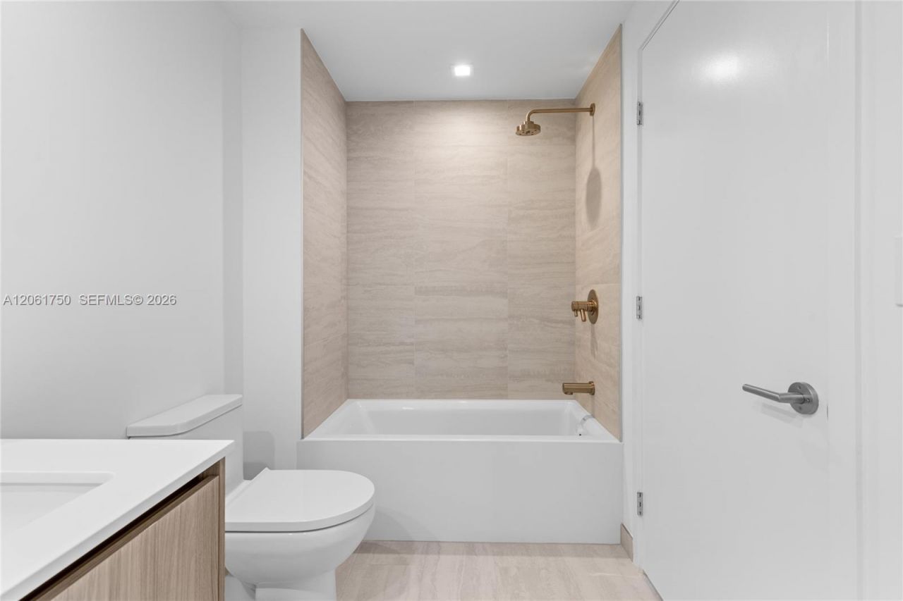 77 SE 5th Street , Unit 2205, Miami, FL 33131 Photo