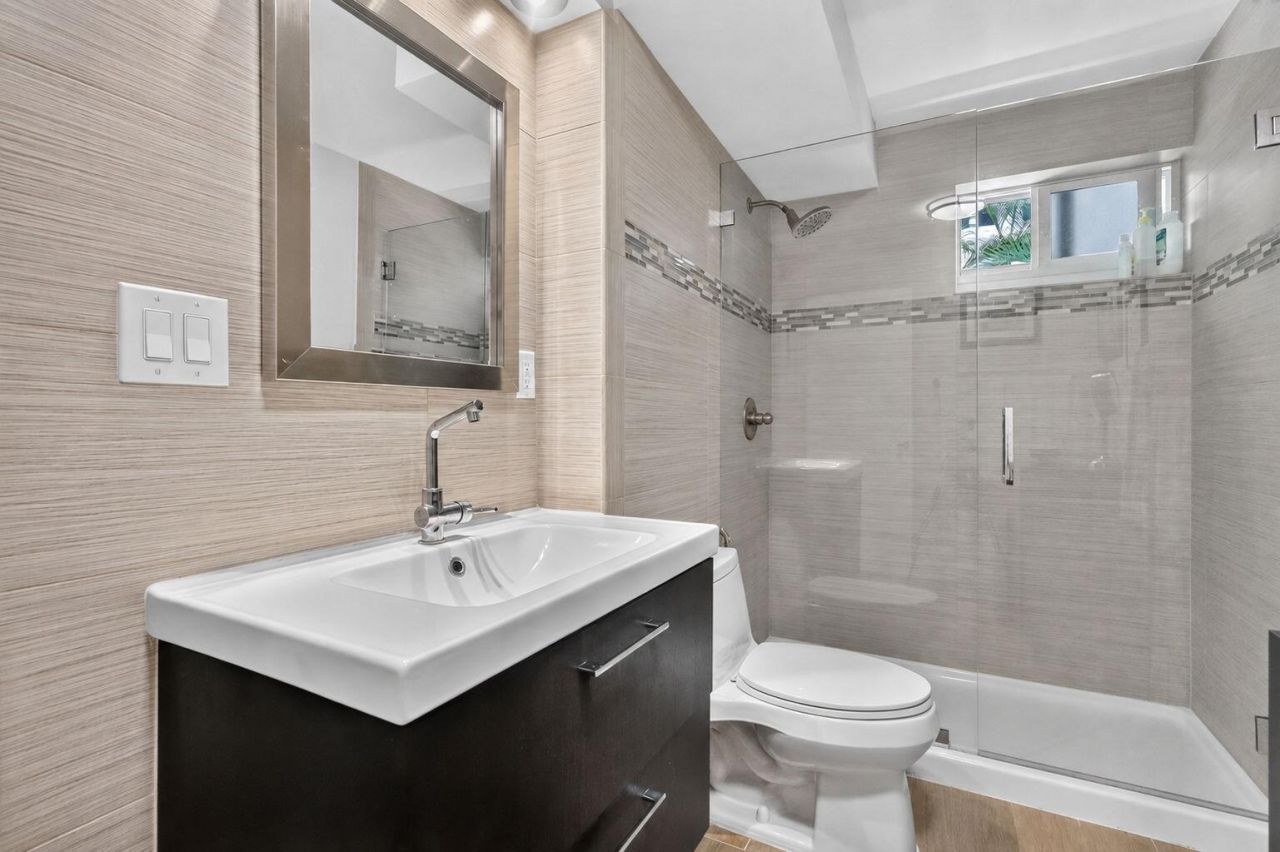 1670 Bay Road, Unit 3F, Miami Beach, FL 33139 Photo