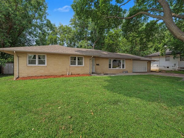 804 17th Street , West Des Moines, IA 50265