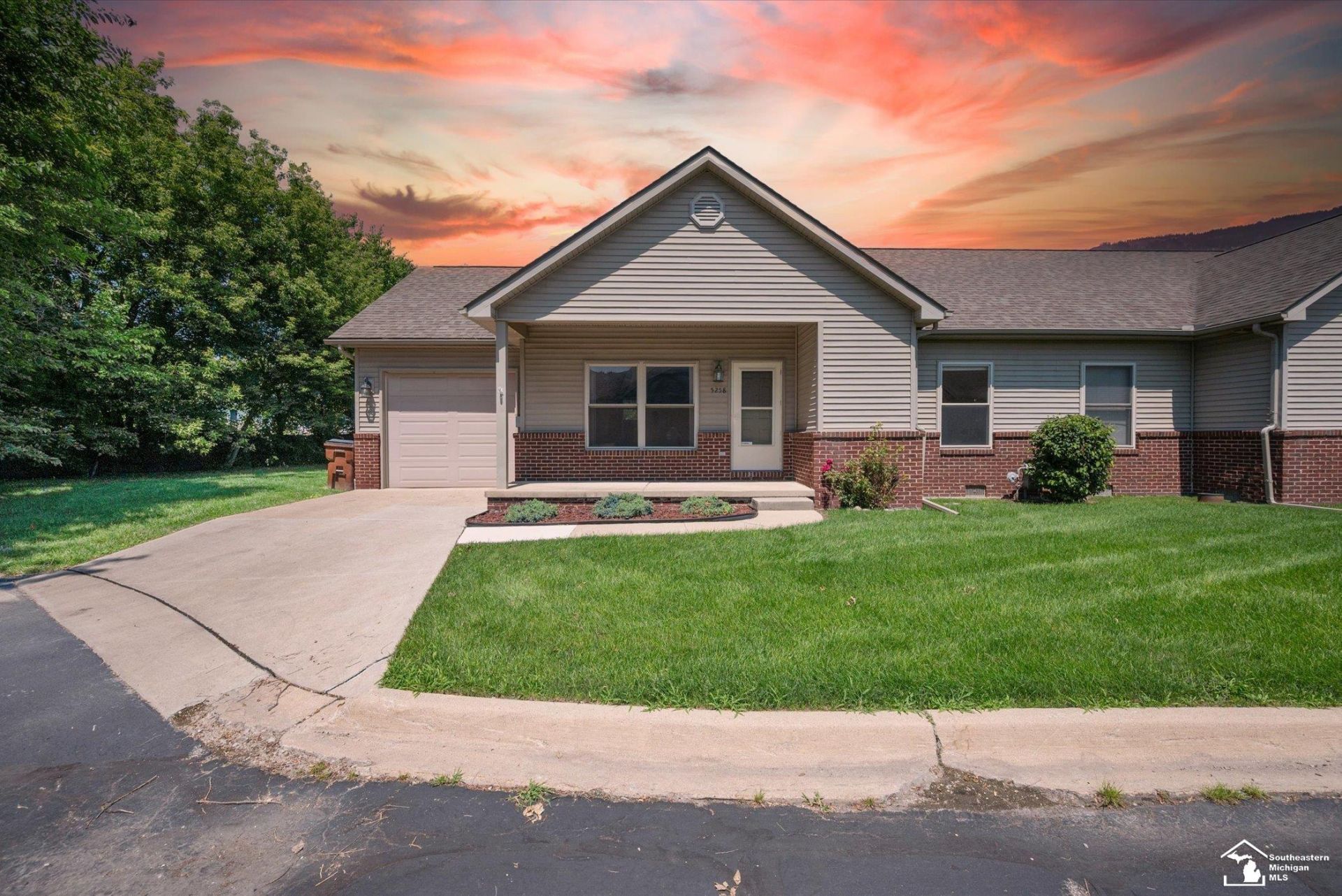 5258 Torrington Drive, Monroe, MI 48161 Main Photo