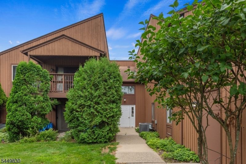 154 Drake Ln, Roxbury, NJ 07852 Main Photo