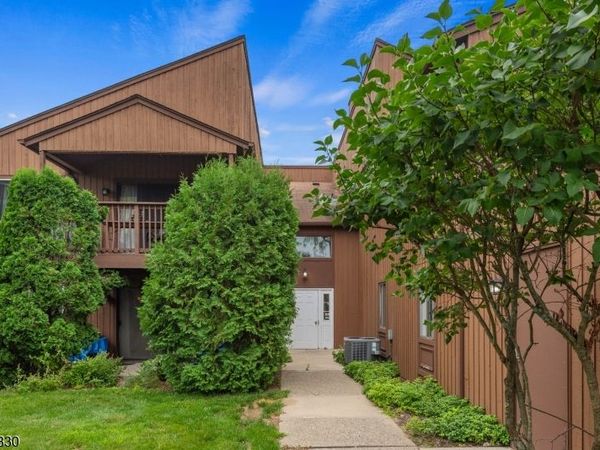 154 Drake Ln, Roxbury, NJ 07852