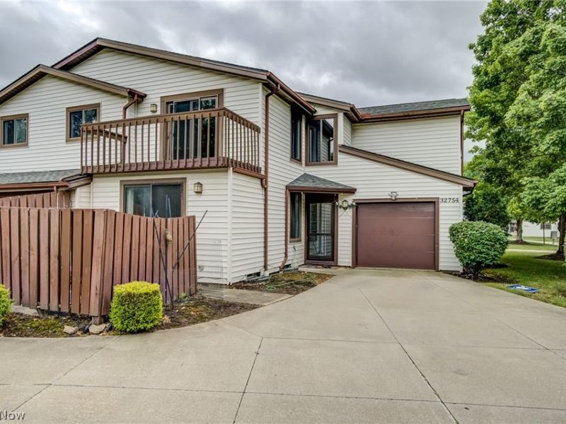 32754 Washington Court, Solon, OH 44139 Photo 2