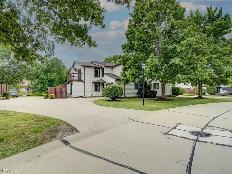 32754 Washington Court, Solon, OH 44139 Photo 4