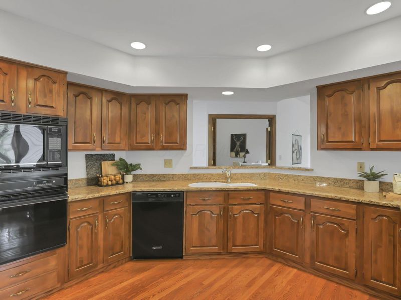 2252 Sedgwick Drive, Columbus, OH 43220 Photo 9