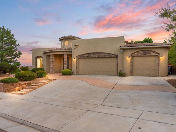 5000 Sevilla Avenue NW, Albuquerque, NM 87120